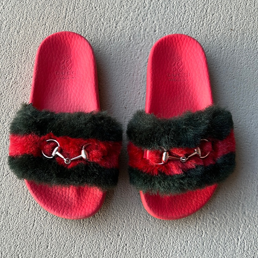 Gucci fur little girl slides size 28